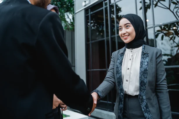 keunggulan arbitrase dibanding persidangan