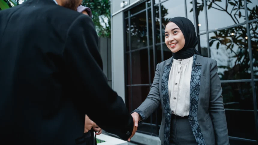 keunggulan arbitrase dibanding persidangan