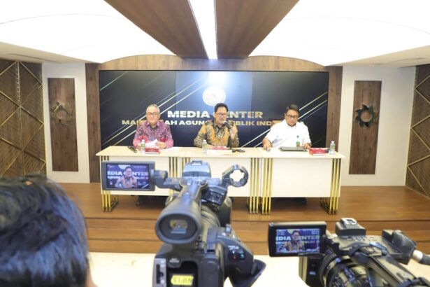 MA: Pengacara Berstatus Terdakwa Tidak Boleh Memakai Baju Toga