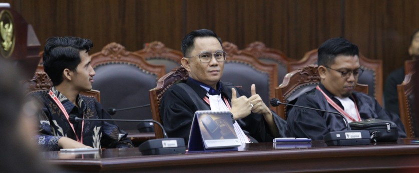 rangkap jabatan advokat