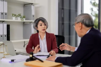 perbedaan advokat dan in-house counsel dan konsultan hukum