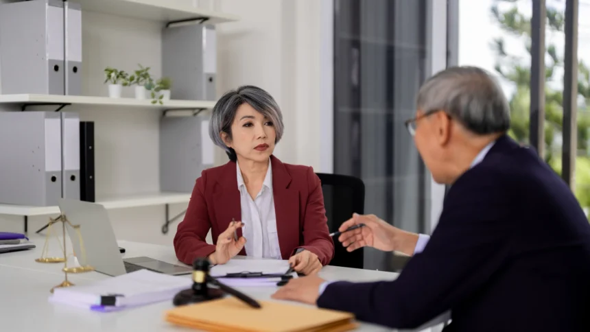 perbedaan advokat dan in-house counsel dan konsultan hukum